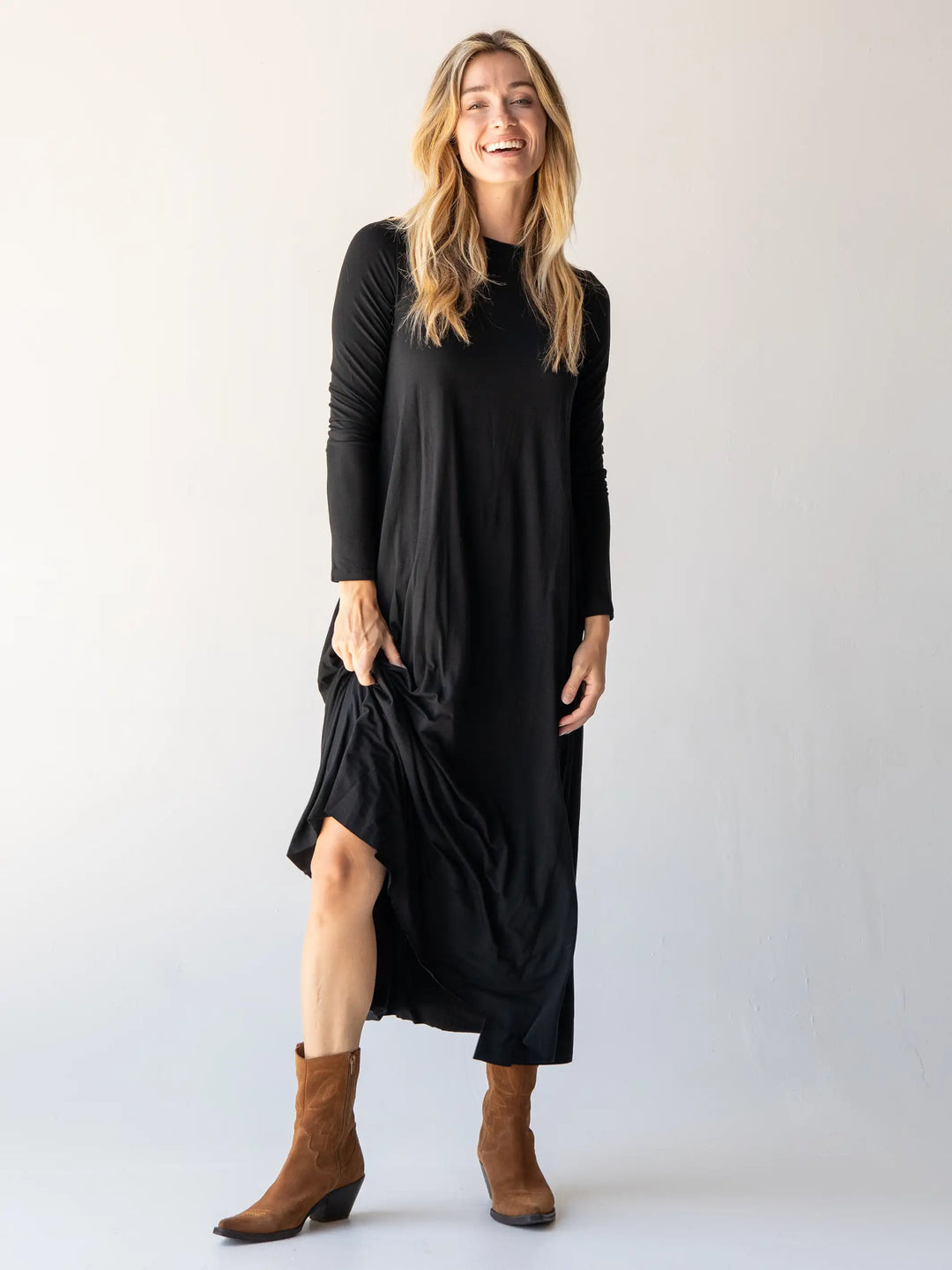 Black knit maxi fashion dress with sleeves